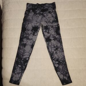 Black and Gray Patterned Leggings
